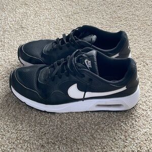 Nike Air Max - Black and White